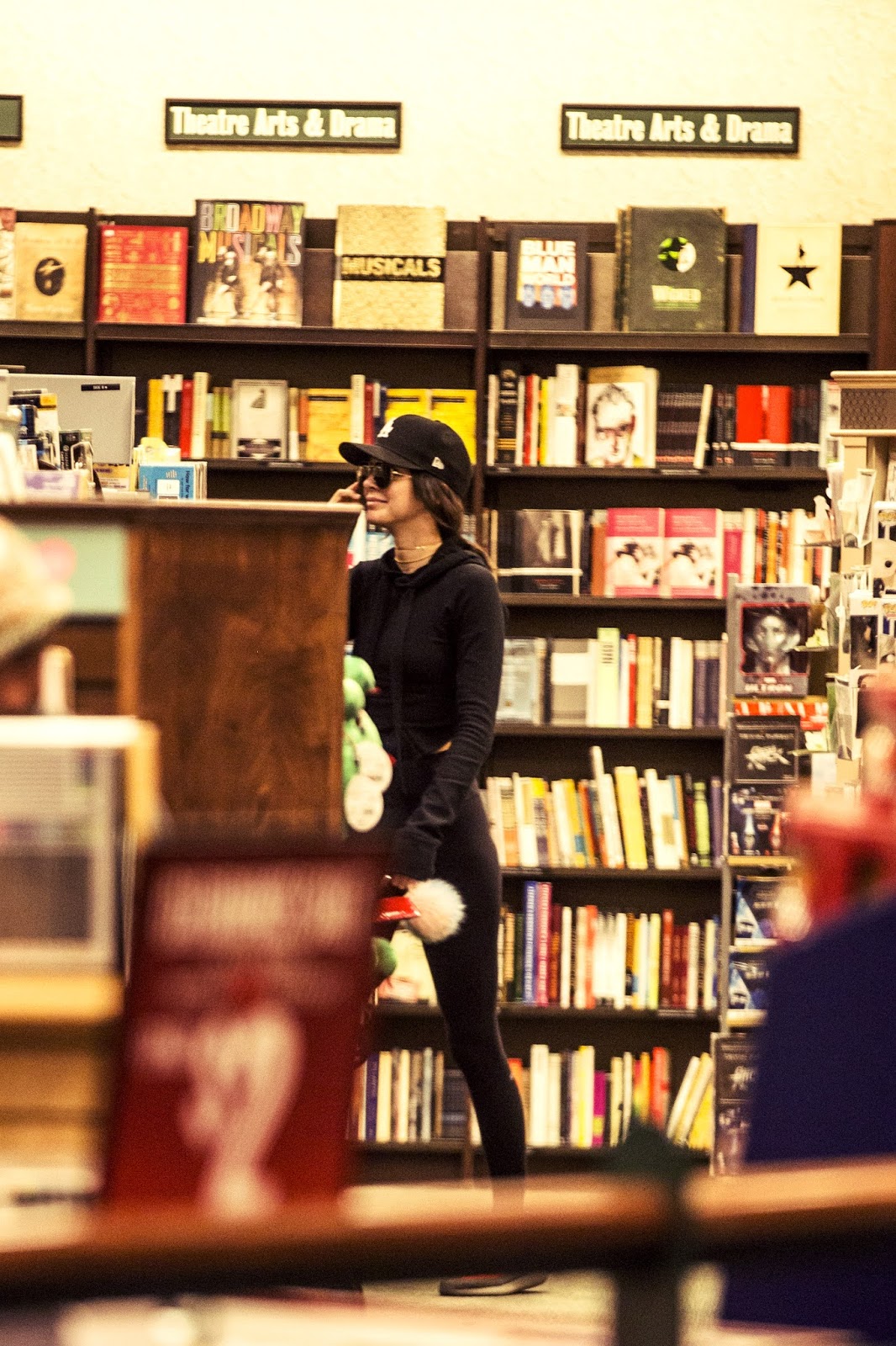 Oct 23rd 2016 At Barnes and Noble in Calabasas Kendall Jenner Fans Page