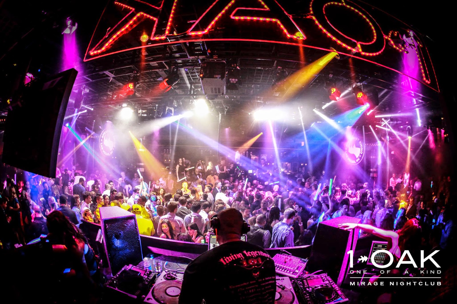 Ивент ready player two. Ready event. Зарафшан тц пекин. Мероприятия в магазине одежды. Ready event.