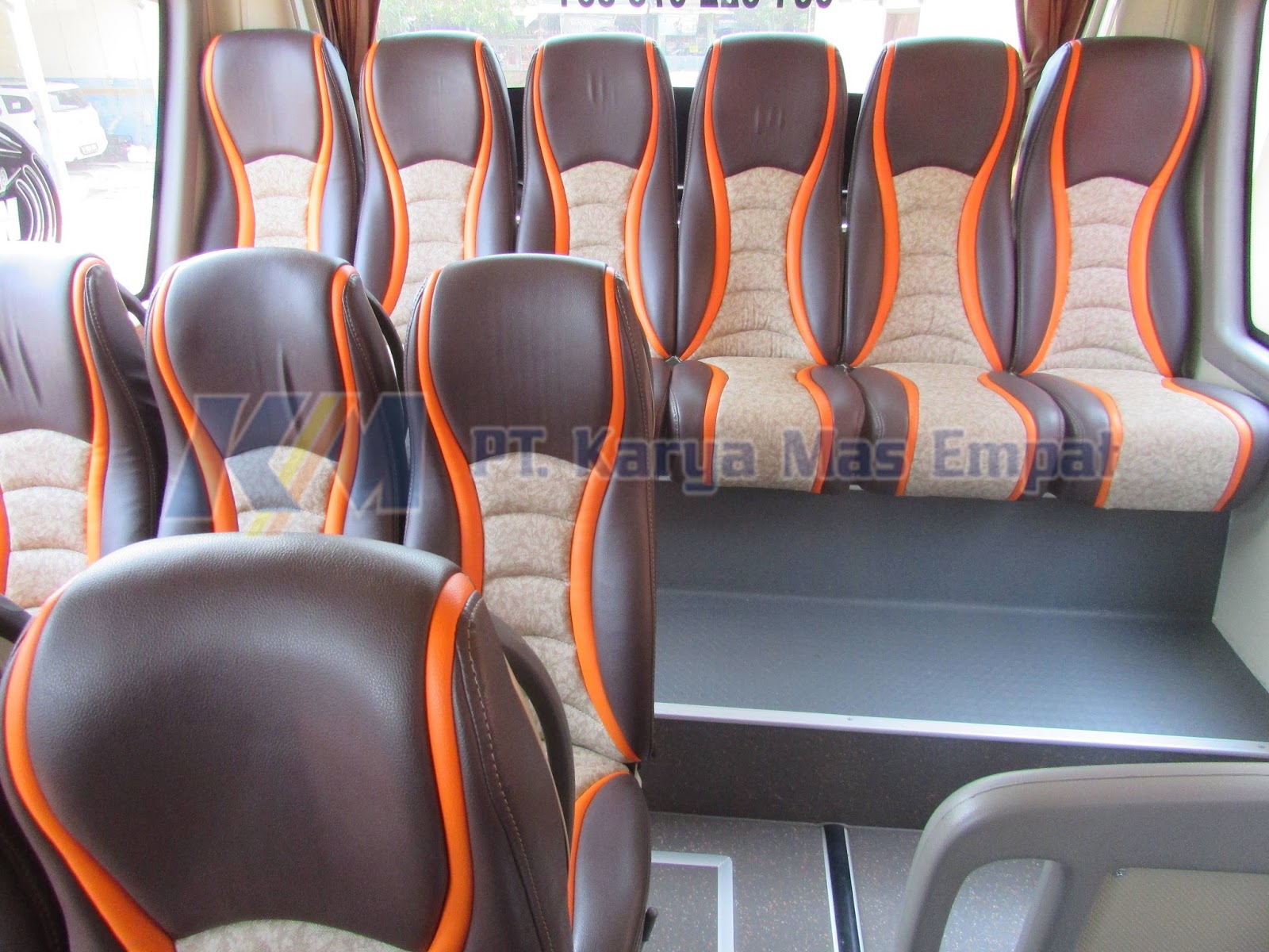 Karya Mas: Empat Bus Pariwisata yang Mengukir Kisah Perjalanan