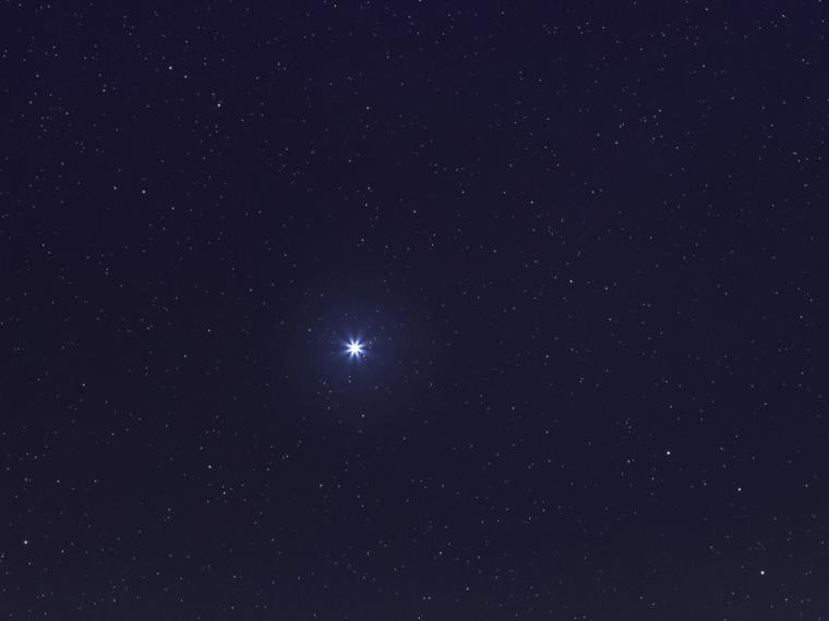 Ésta es Sirius, la estrella más brillante del cielo - National Geographic  en Español