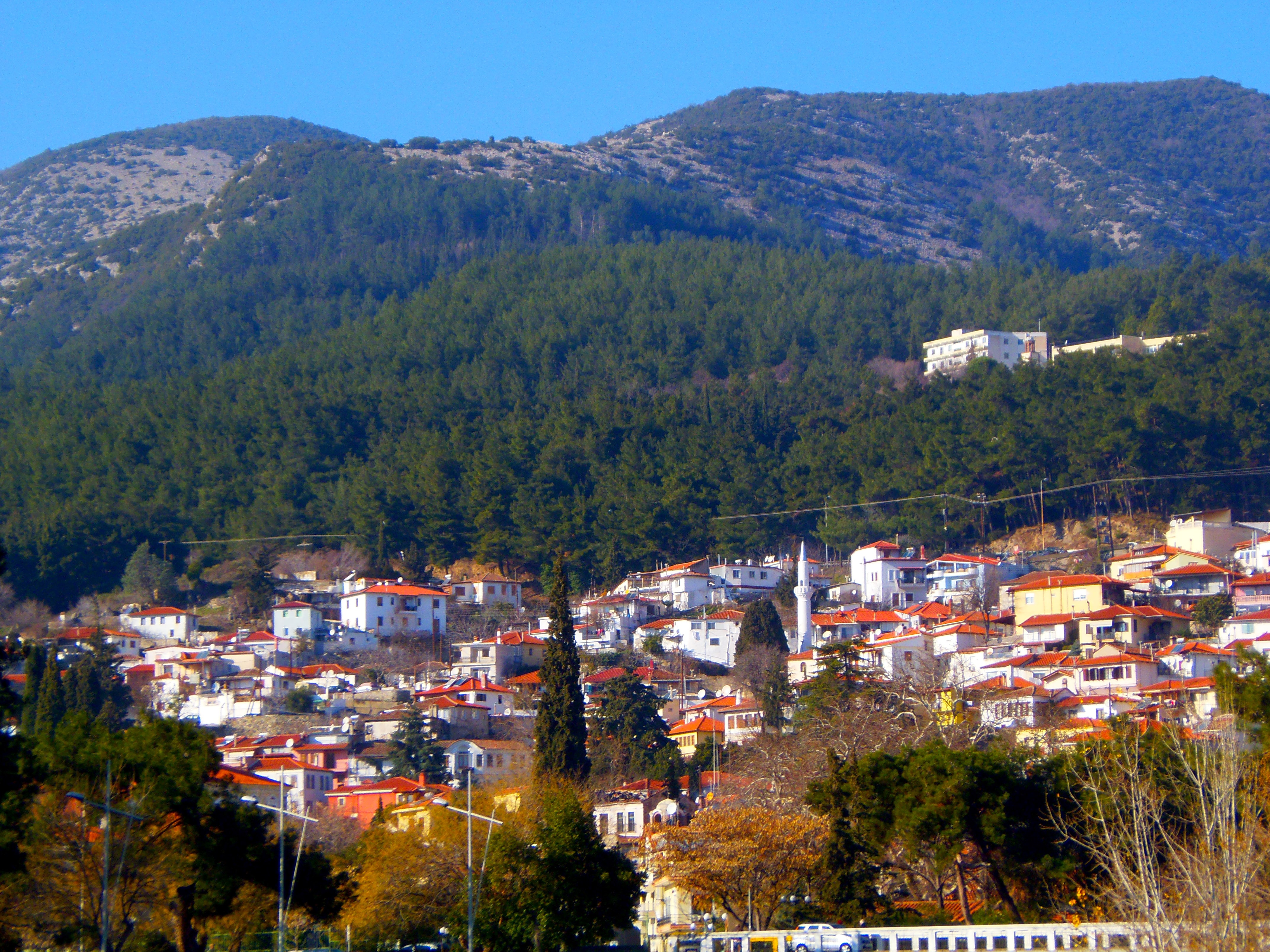 Σε ιδιαίτερα υψηλά ποσοστά φαίνεται πως κυμαίνεται η αστική ατμοσφαιρική ρύπανση, που παράγεται από τζάκια, σόμπες, αυτοκίνητα κλπ., στην Ξάνθη.