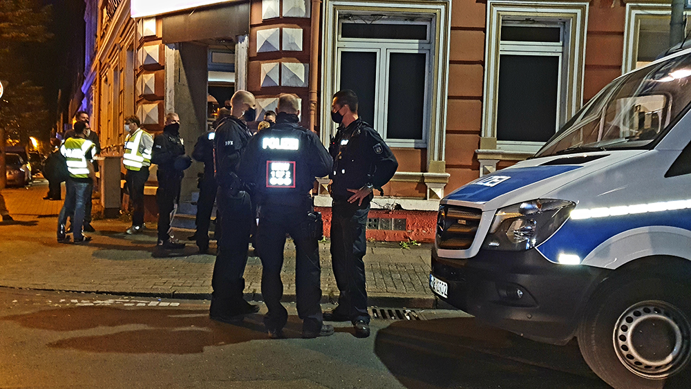 Nrw Aktuell Tv Razzia Steuerfahndung Zoll Stadt Und Polizei Kontrollieren Lokale Und Car Posing Szene In Oberhausen