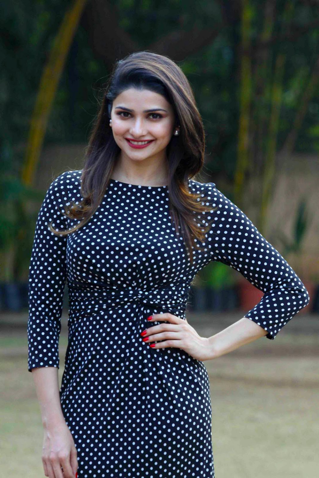Milky Hot Thighs And Legs Of Indian Celebs Prachi Desai
