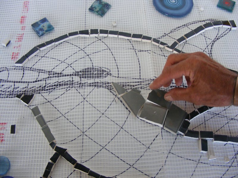 How to Mosaic and make beautiful objects for home and garden How to