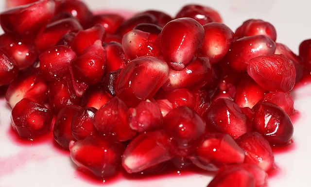 How to tell if pomegranate seeds are bad