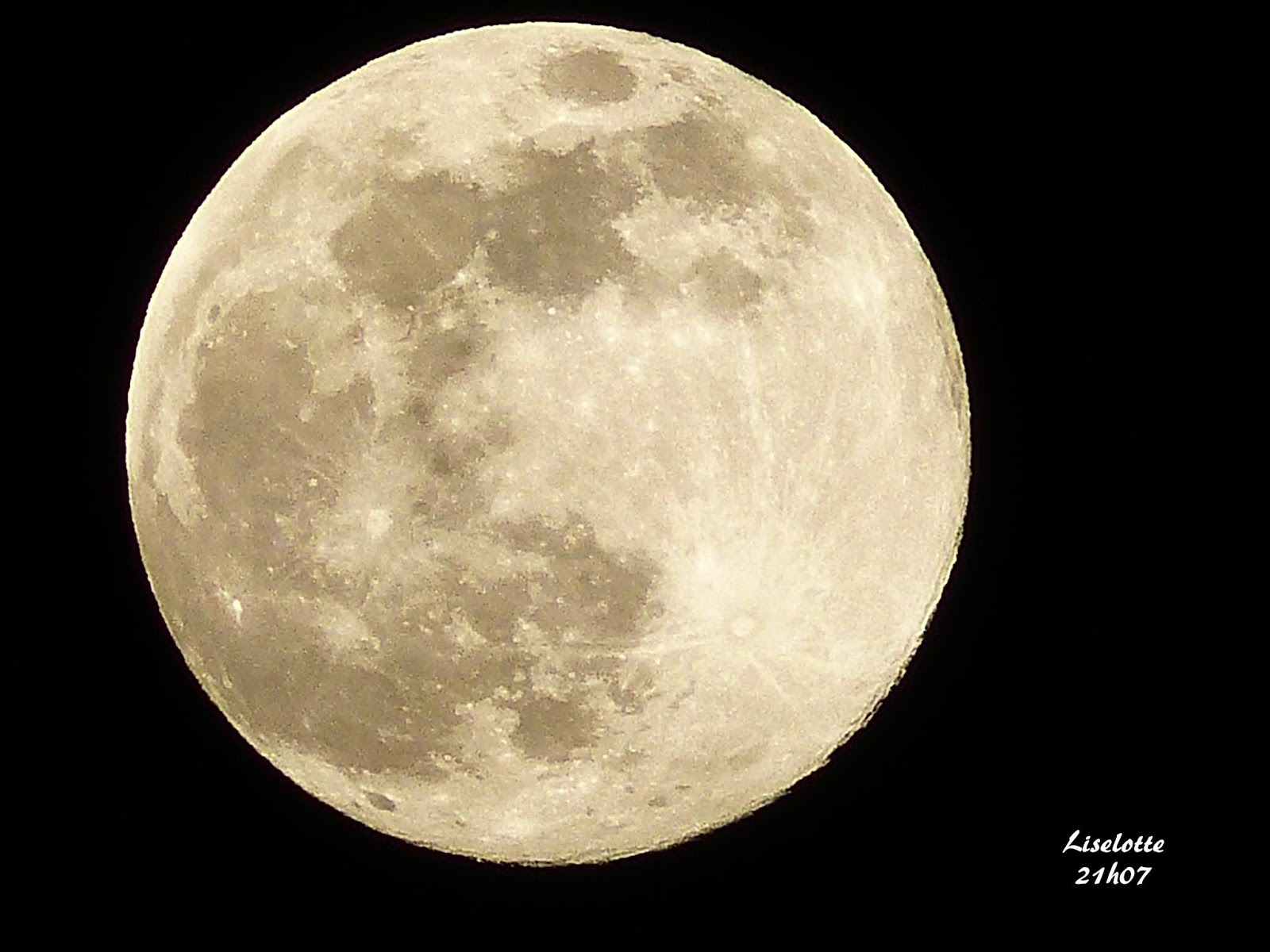 Moon sports. Розовая Луна. Фазы Луны фото. Луна джпг. Moon jpg.