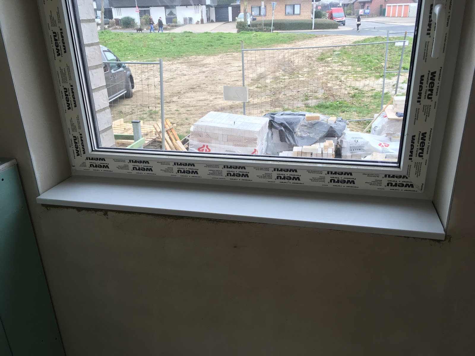 Hausbau Nadine, Max & Alex: Innenfensterbänke montiert