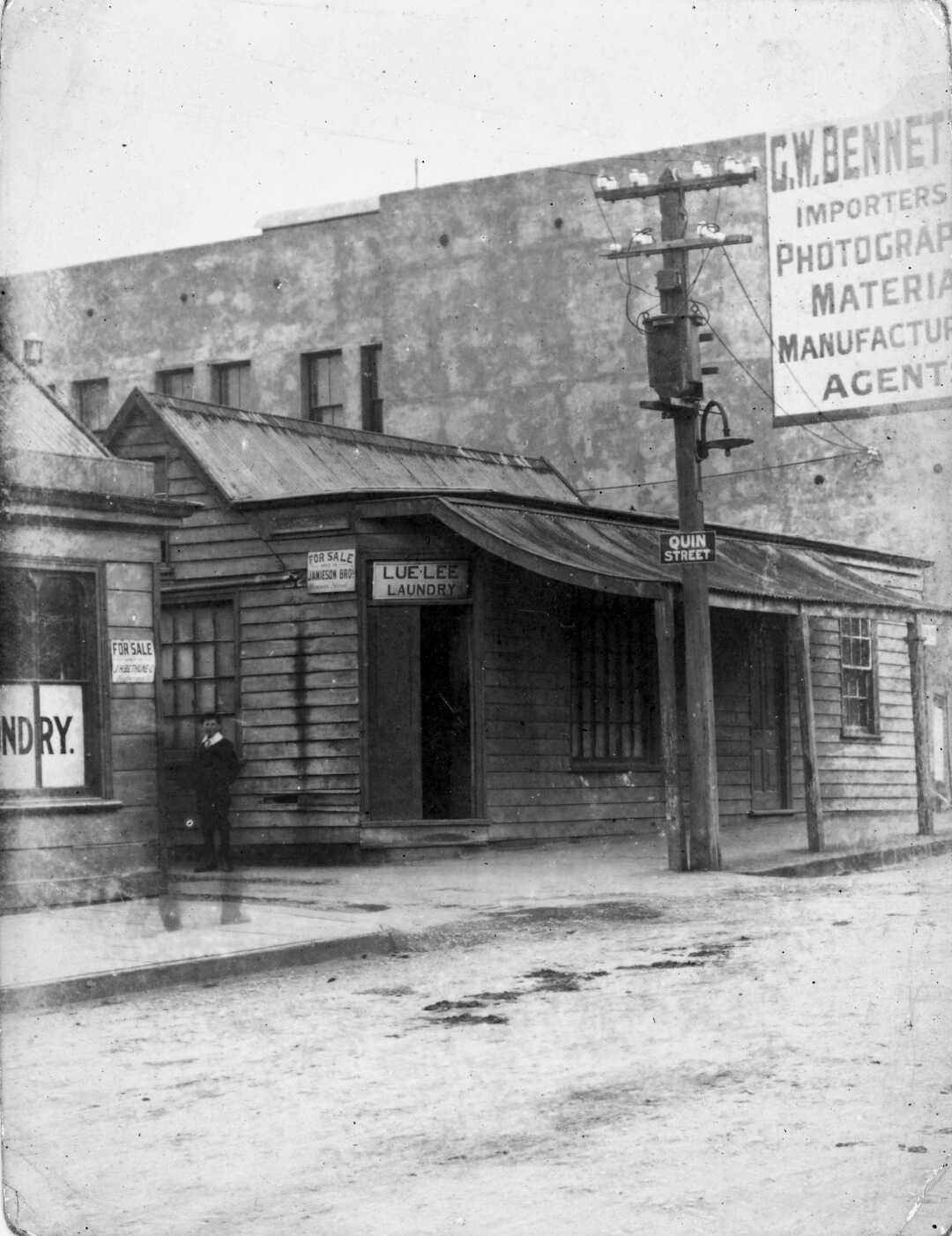 1903-4 photo of the G.W.Bennetts sign, Wellington