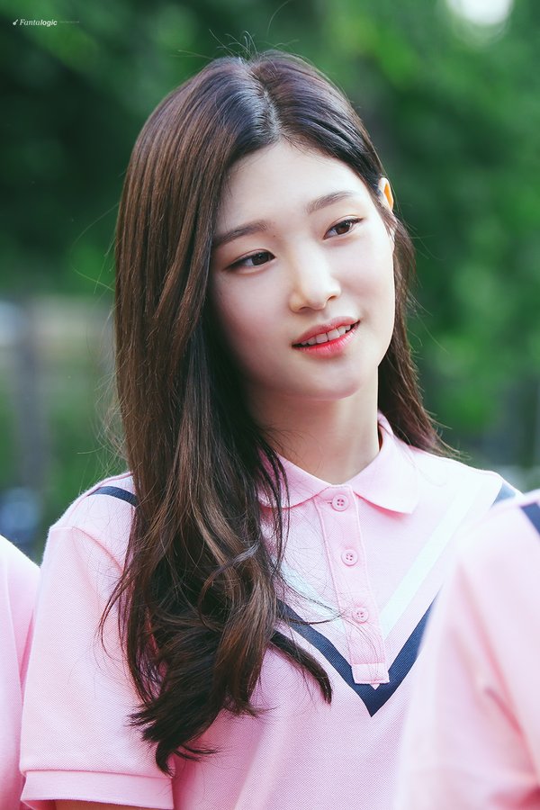 Kpop - This Idol Steals Hearts With Her Ultimate Beauty | Kpop News And