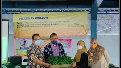 Tim Abdimas Umsida Latih Anggota 'Aisyiyah Sidoarjo Bertani Organik