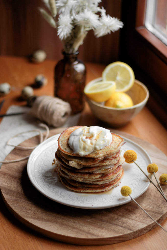 Sahnewölkchen: Rezept für Zitronen-Mohn Pancakes mit Ahornsirup! Das ...