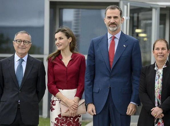 Queen Letizia wore Felipe Varela blouse and floral skirt, Felipe Varela clutch bag, Magrit pumps. National Centre for Technology and Food Safety