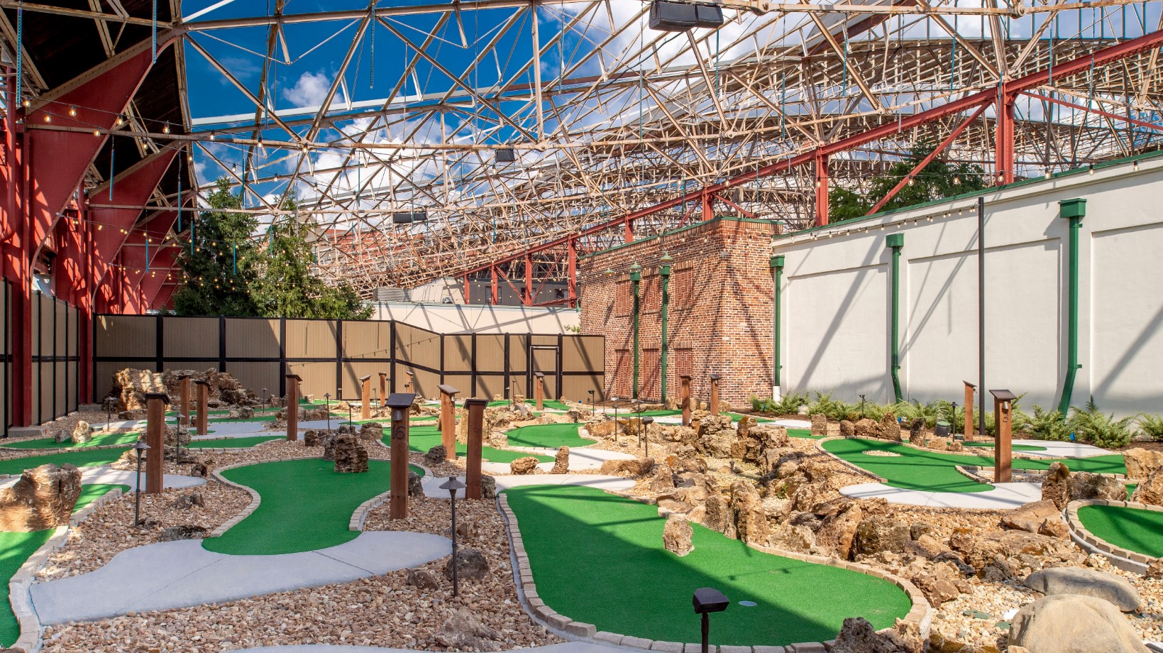 Play St. Louis Mini Golf!
