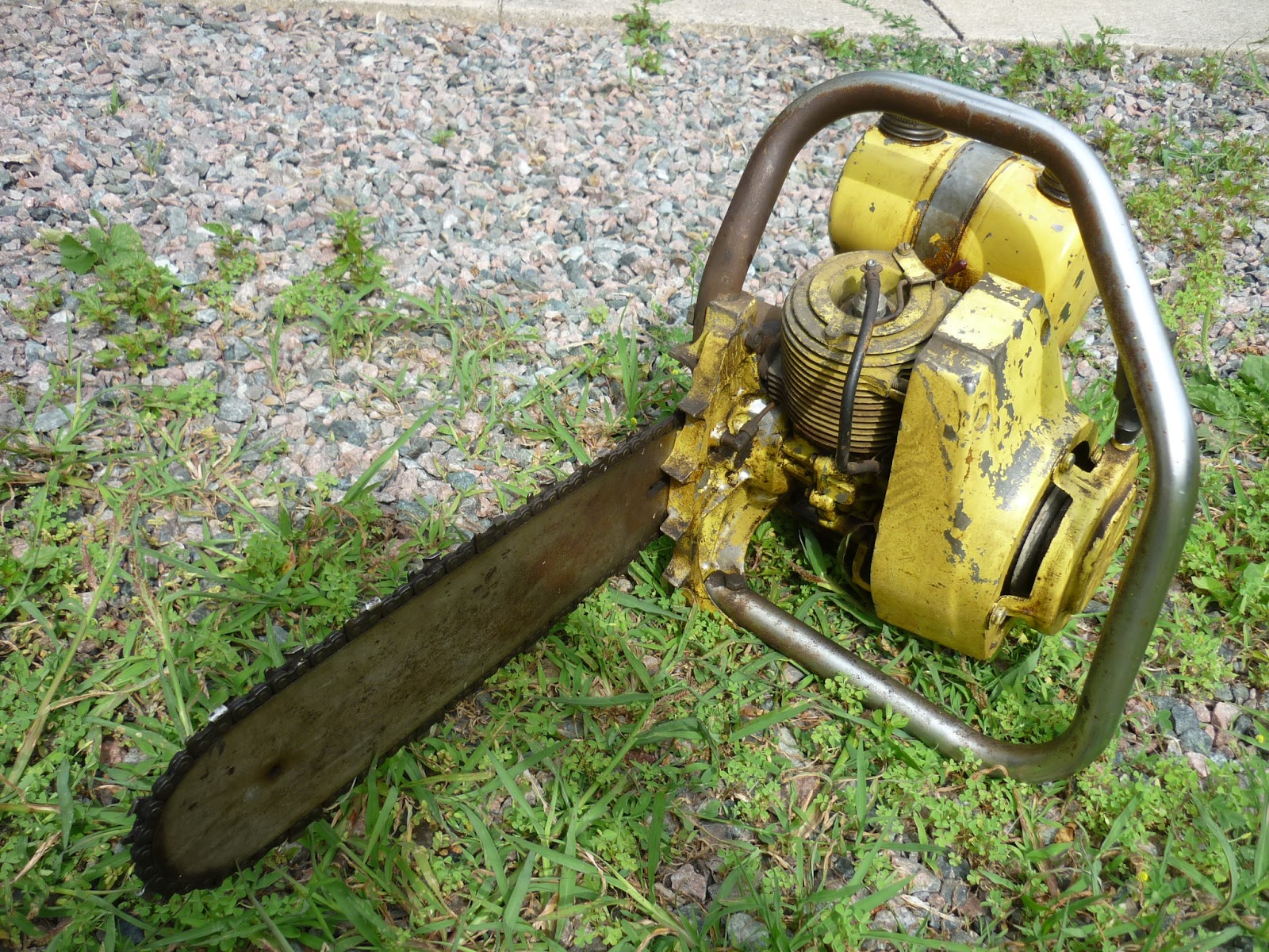 VINTAGE CHAINSAW COLLECTION BARKER C40.