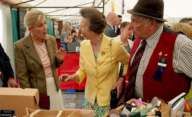 Princess Anne wore a yellow blazer and floral print skirt. Countess of Wessex wore a white pleated skirt