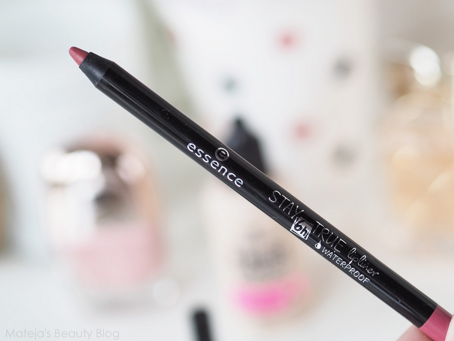 Essence Stay True Lipliner 6h Waterproof 08 Thank you berry much