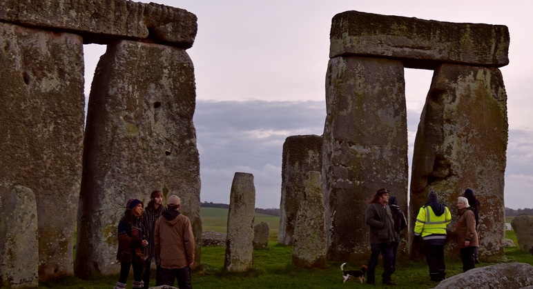 stonehenge inner circle tours