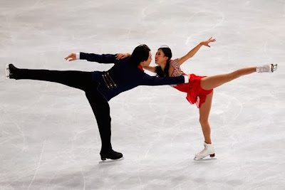 Qing Pang og Jian Tong (CHN) udfører deres lange program ved Trophée Eric Bompard 2013