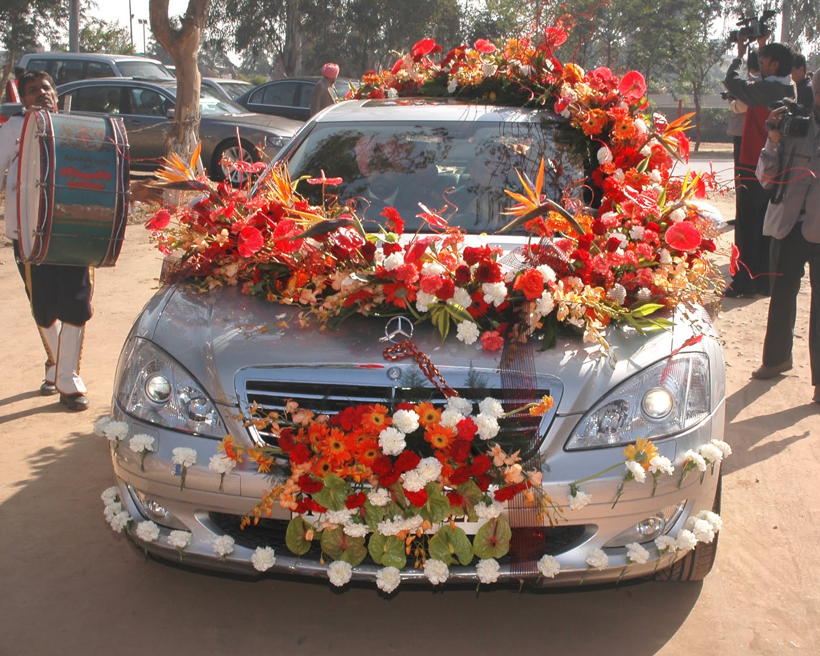 HARI CHAND FLORIST: CAR DECORATION