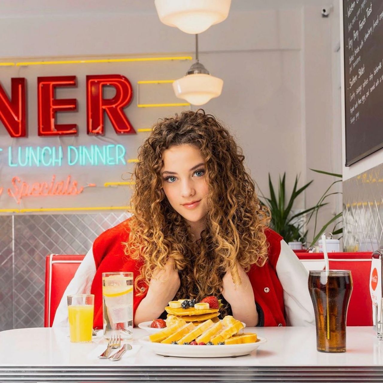 Sofie Dossi – Photoshoot March 2020