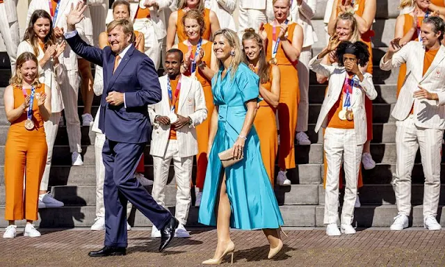 Queen Maxima wore a blue Taffeta satin dress from Natan. King Willem-Alexander and Queen Maxima held a reception at Noordeinde Palace