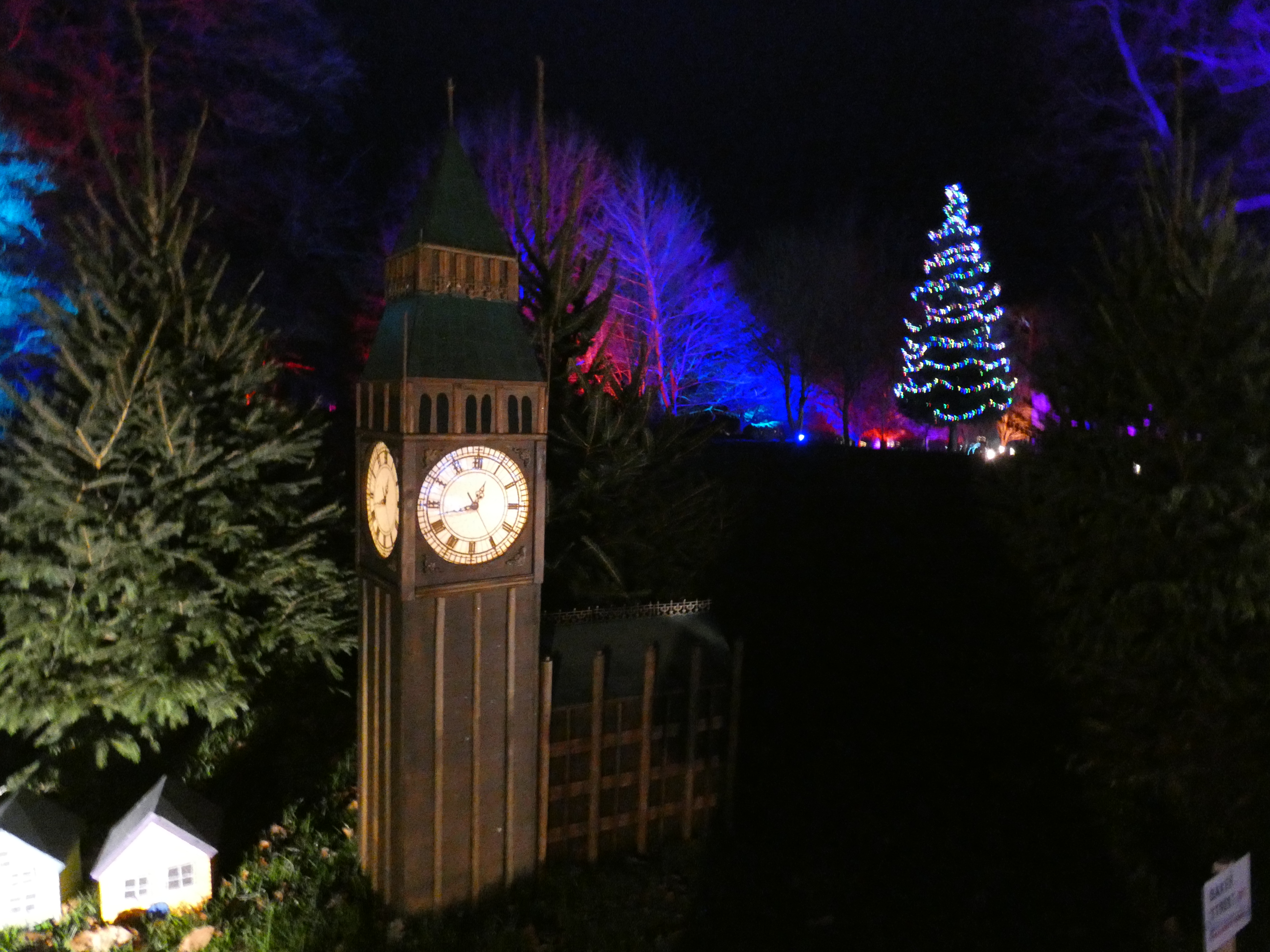 Scribbling Lau Hever Castle Christmas Light Trail 2020 In Photos