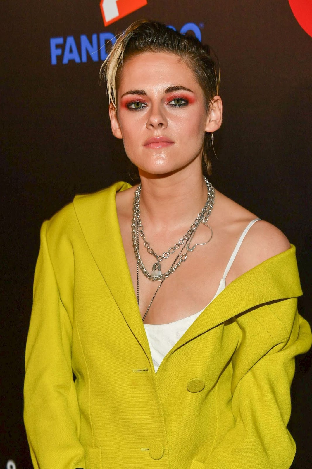 Kristen Stewart – Pioneer of the Year Dinner Honoring Elizabeth Banks