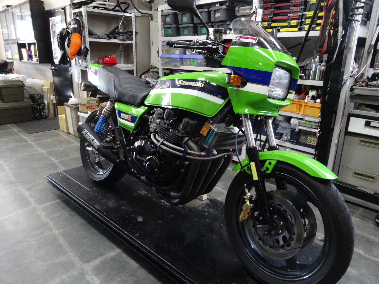 XTENSION-MC エクステンション: kawasaki Z1000R フォークとブレーキ