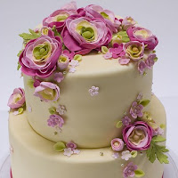 ranunculus flowers on wedding cake