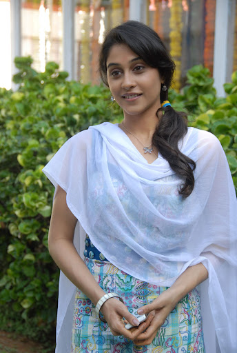 Regina-Cute-Photo-Stills-Gallery-CF-04.jpg
