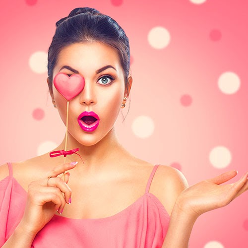 Holiday gift guide: romantic hearts Ξενέρωτες: Άγιος Βαλεντίνος: Η μισή Ελλάδα ΜΕ ΤΟ ΠΟΥΛΙ ΣΤΟ ΧΕΡΙ!