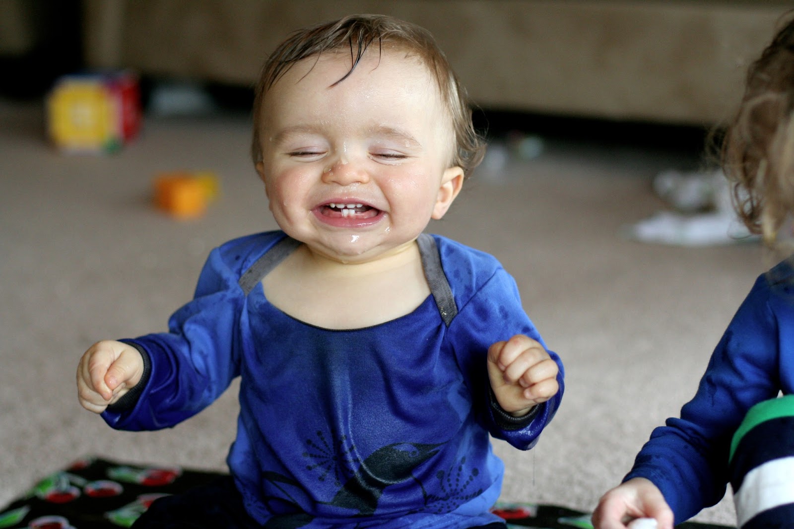 маленькие дети. радостные дети. радостные дети. счастливый ребенок. радостные дети.