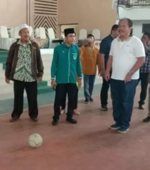 Sekda Asahan Taufik ZA saat melakukan tendangan pertama pembukaan Tournamen Cup Al Washliyah 2019. Sekda Asahan Taufik ZA saat melakukan tendangan pertama pembukaan Tournamen Cup Al Washliyah 2019.