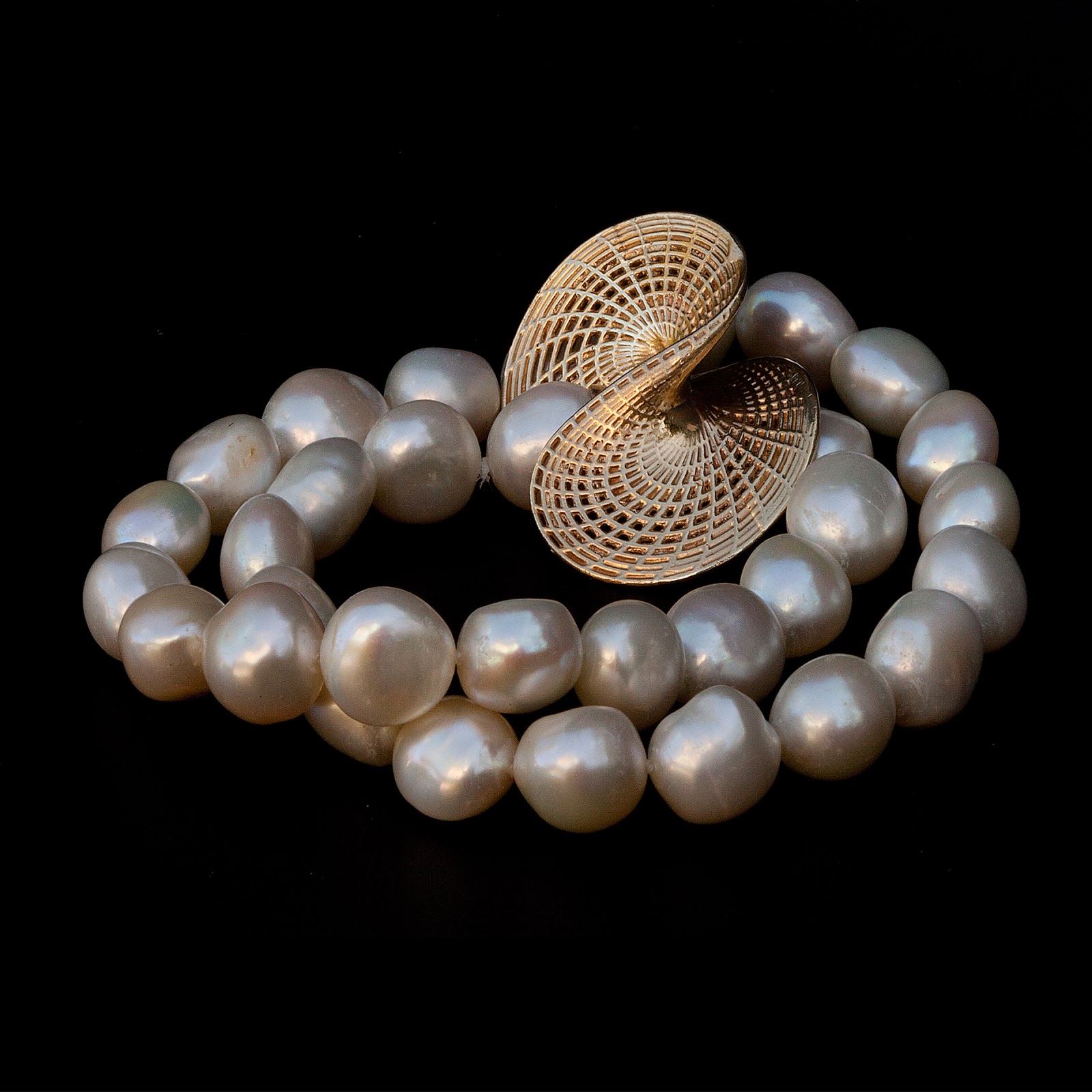 морской культивированный жемчуг. двустворчатые моллюски жемчужница. слушать жемчуга. жемчужная обнизь. красивый жемчуг.