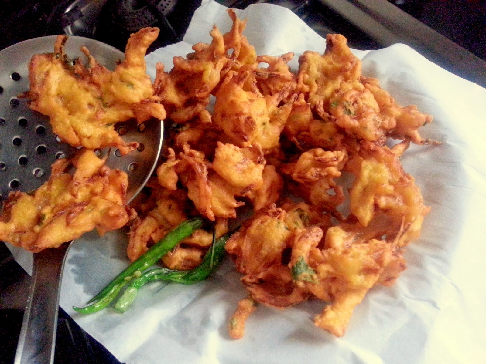 Annapurna Kanda Bhaji / Onion Fritters / Indian Street Food Recipe