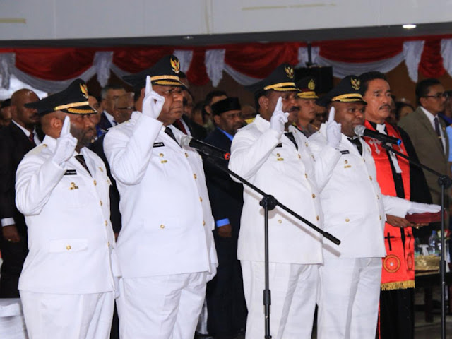 Lukas Enembe Harapkan Willem Wandik dan Ricky Ham Pagawak Perhatikan Kesejahteraan OAP Lukas Enembe Harapkan Willem Wandik dan Ricky Ham Pagawak Perhatikan Kesejahteraan OAP