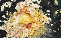 Frying spice powder with chopped onion