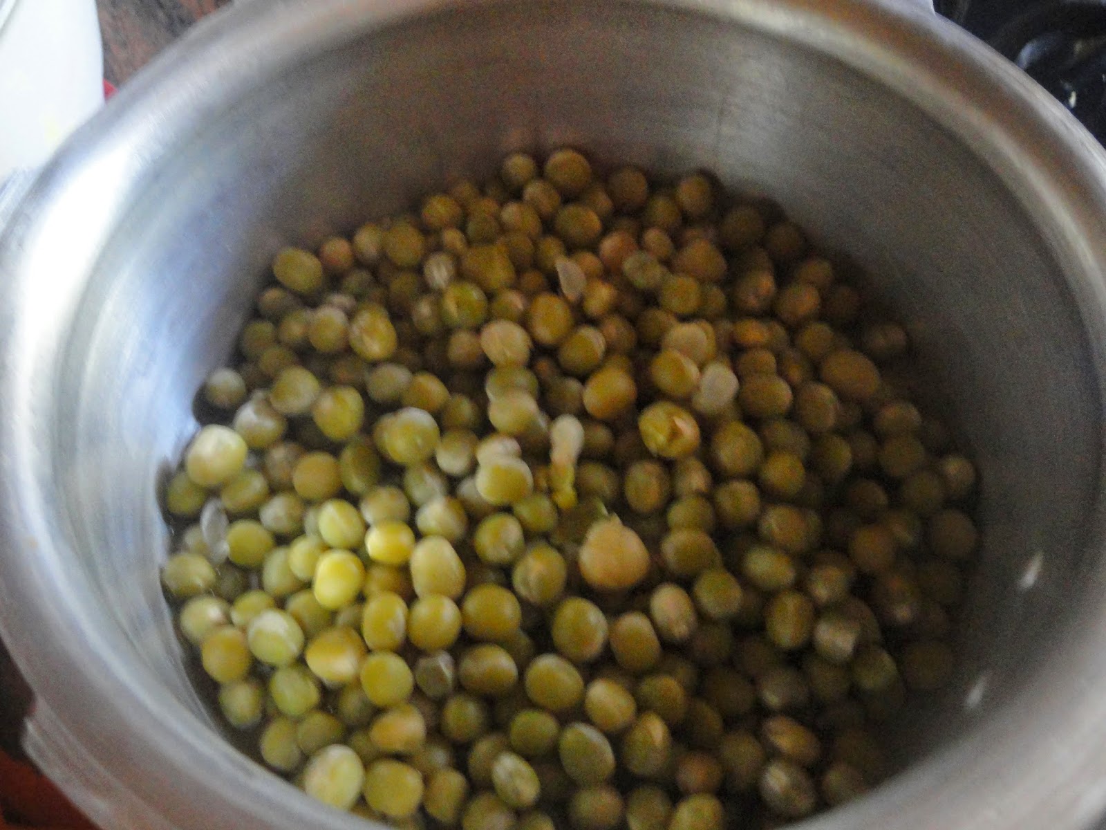 Pressure cooked dried peas