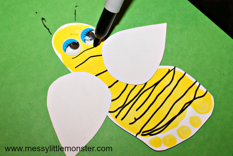 A bumble bee footprint craft for preschoolers and toddlers. This easy bug art activity is great for Spring, bug and minibeast themed kids projects.