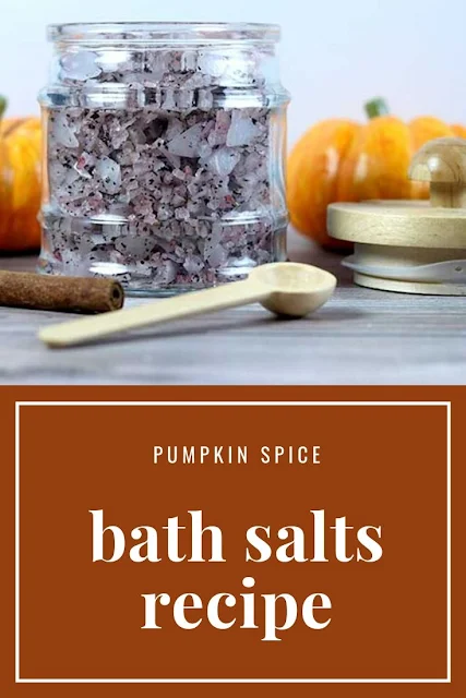 Are you ready for pumpkin spice season? Make pumpkin spice everything with these cute bath salts. How to make bath salts with chai tea, magnesium flakes, sea salt, and with essential oils. Get the benefits of magnesium with the flakes and detox with the salt. These easy home made salts are perfect for fall. DIY bath salts make a great gift, too. Use a cute jar for these homemade salts. Learn how to use them and how to make them. #pumpkinspice #bathsalts
