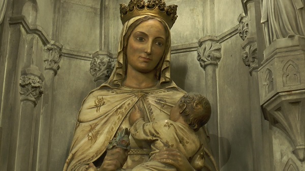 LA RÉPLICA DE LA VIRGEN DE LA ALEGRÍA EN BARCELONA  (SIGLO XIII. MONZÓN)