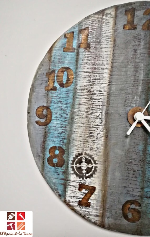 diy reloj de madera con stencil