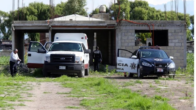 Semidesnuda y con rasgos de ataque sexual, encuentran el cuerpo de una mujer en el interior de una construcción