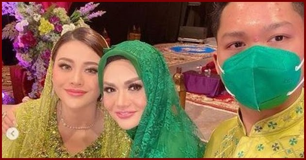 Selama Ini hanya Bisa Memantau dari Kejauhan, Krisdayanti Unggah Foto Senyum Sumringah Bareng Kedua Anaknya hingga Tuliskan Puisi Haru untuk Aurel dan Azriel Hermansyah