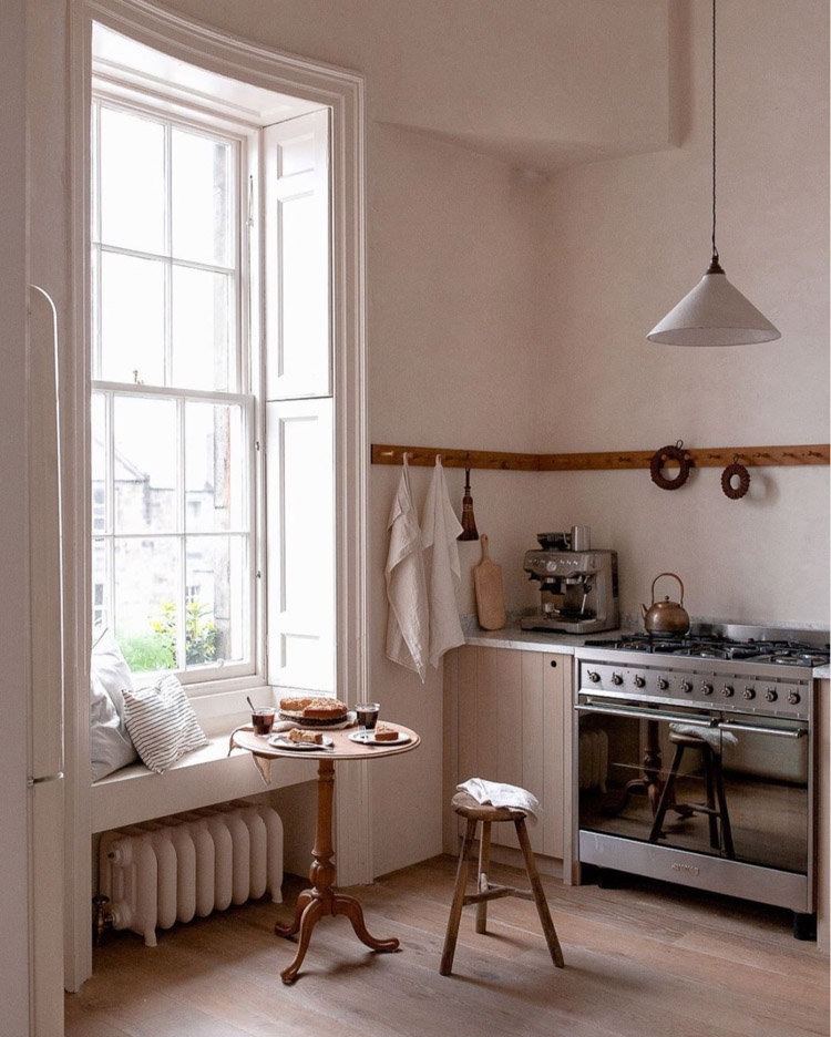 Kitchen in marble and wood