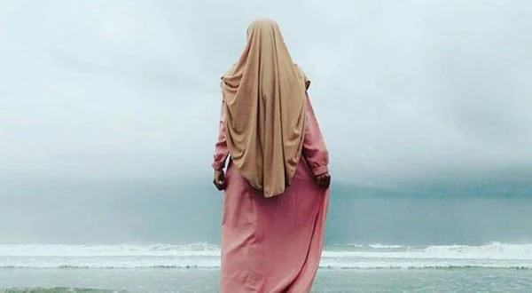 6 Syarat Berpakaian Bagi Muslimah