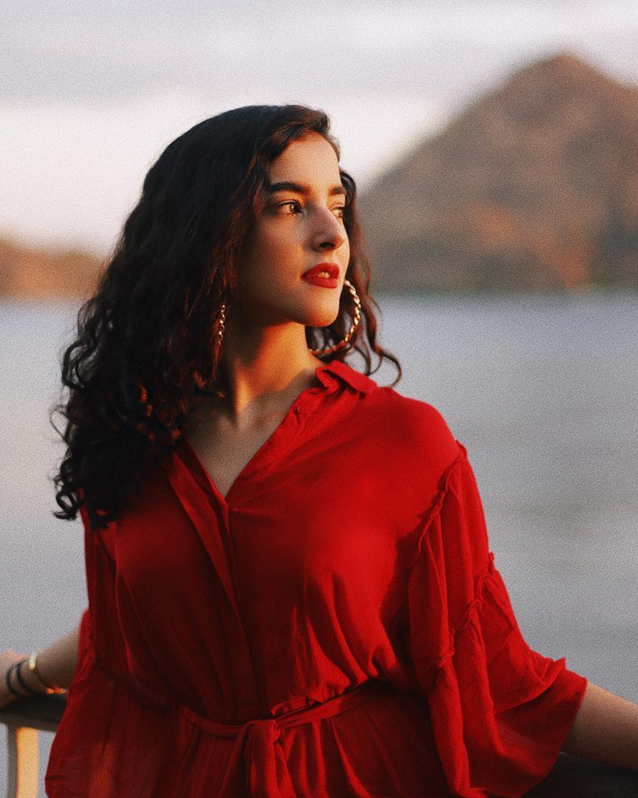 YouTuber keren dan mansi Tasya Farasya Tasya Farasya bibir emrah dan Rambut kriting