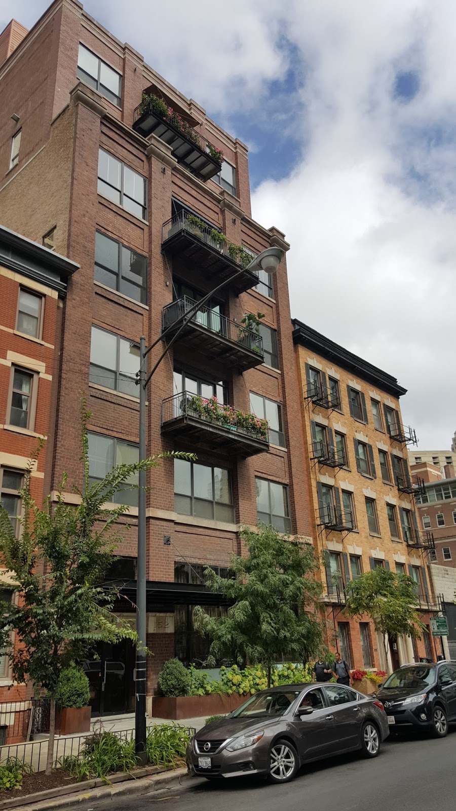 The Chicago Real Estate Local River North three bedrooms condo sales