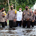 Kapolda Kalsel Tinjau Lokasi Banjir di Aspol Bina Brata Banjarmasin