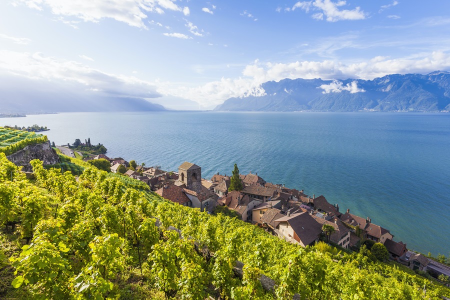 Lake Geneva ทะเลสาบเจนีวา ทะเลสาบจันทร์เสี้ยวแห่งยุโรป